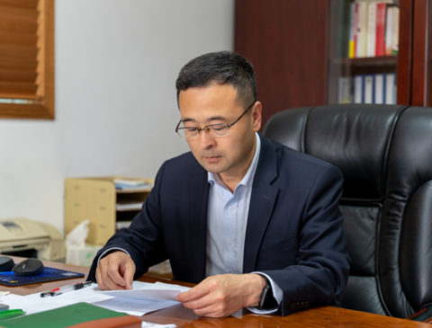 w66利来国际科研先锋|张晓伟：环保胶黏剂行业的“胶胶”者